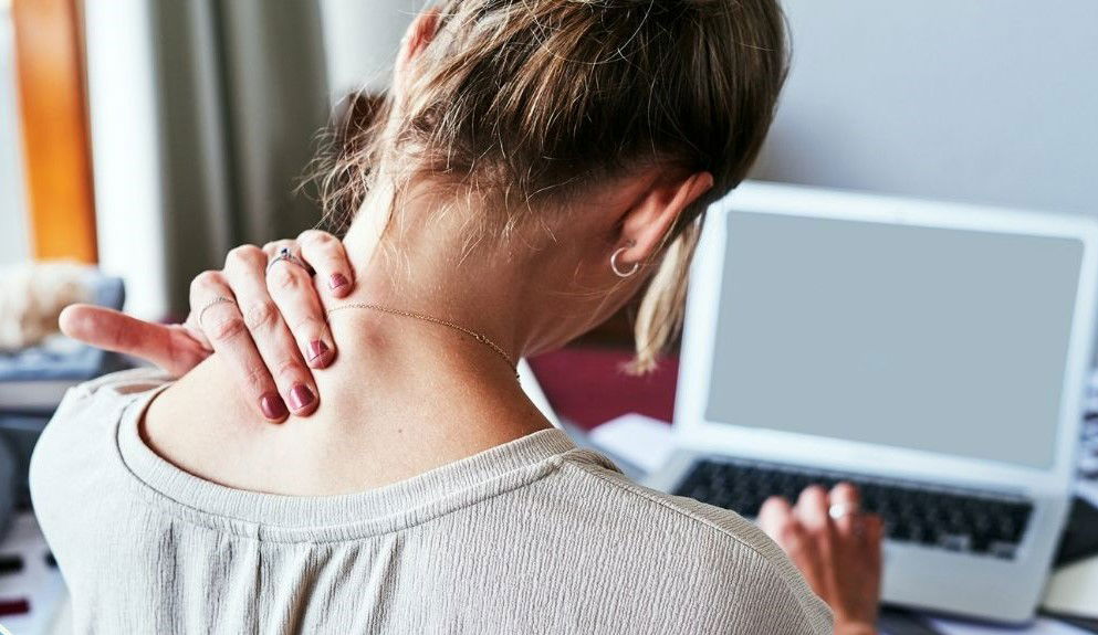 Αυχενικό και πόνος στην πλάτη; Άλλαξε την στάση σου!